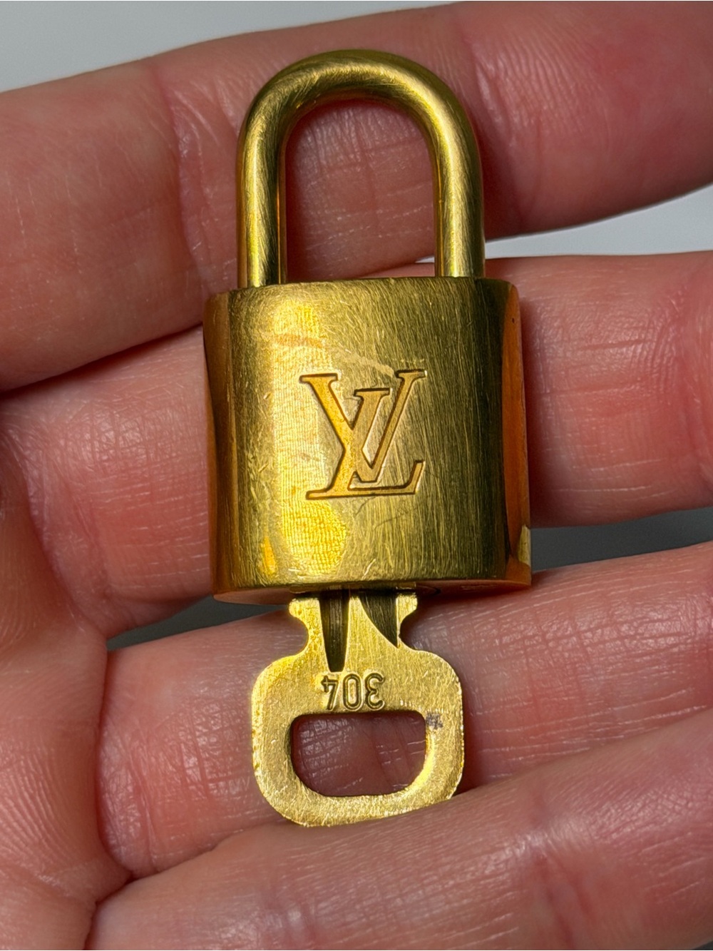 Louis Vuitton 304 lock and key